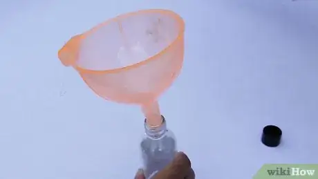 Imagen titulada Refill a Perfume Travel Bottle Step 11
