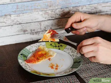 Imagen titulada Eat Pizza Step 13