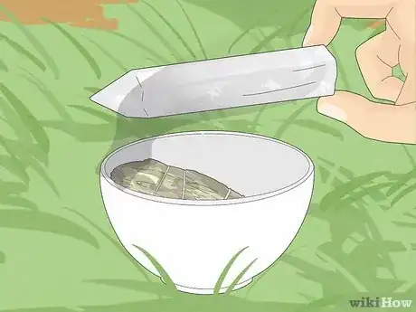 Imagen titulada Cleanse Crystals with Selenite Step 8