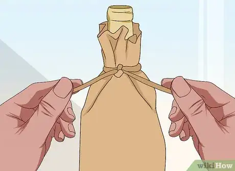 Imagen titulada Wrap a Bottle Step 2