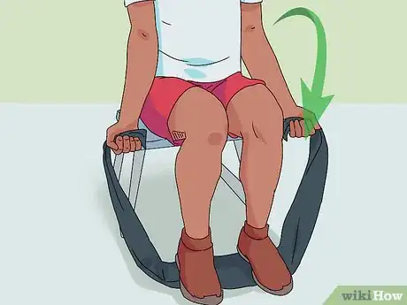 Imagen titulada Do Bicep Curl Resistance Band Exercises Step 8