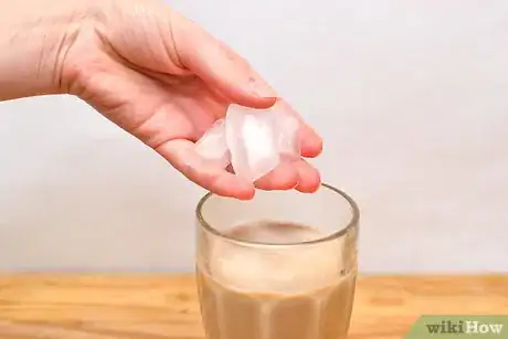 Imagen titulada Make a Traditional Greek Frappe Step 7