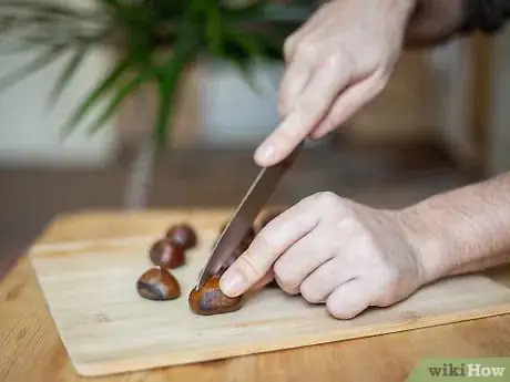 Imagen titulada Roast Chestnuts Step 2
