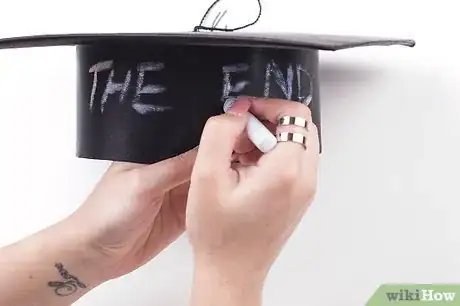 Imagen titulada Decorate Your Graduation Cap Step 4