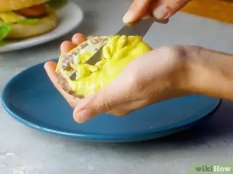 Imagen titulada Reheat a Cheeseburger Step 3
