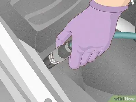 Imagen titulada Recharge the Air Conditioner in a Car Step 8