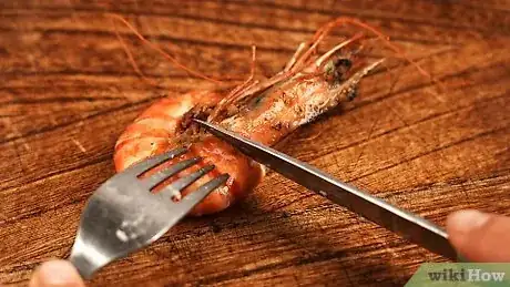 Imagen titulada Eat Prawns Step 1