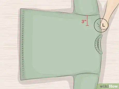 Imagen titulada Fold a Shirt Step 15