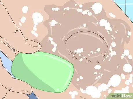 Imagen titulada Drain a Cyst Step 13