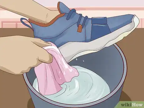 Imagen titulada Clean Icy Soles Step 2