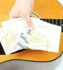 cambiarle las cuerdas a una guitarra