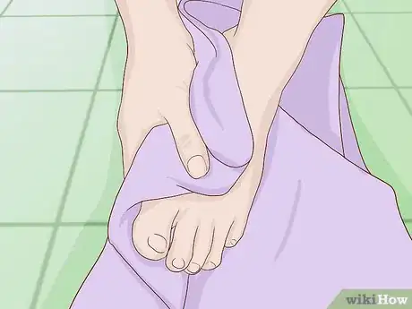 Imagen titulada Use an Exfoliating Foot Peel Step 3