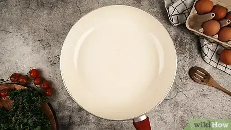 Imagen titulada Fry an Egg Step 1