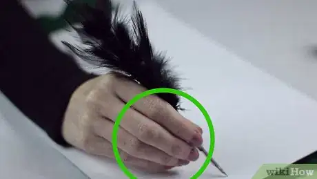 Imagen titulada Write With a Feather Quill Step 2