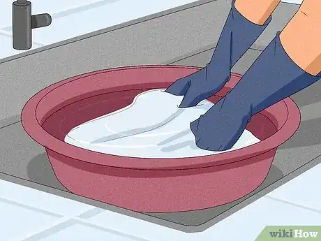 Imagen titulada Bleach Your Clothing Step 12