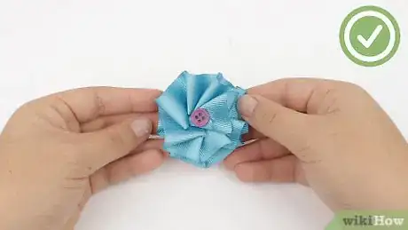 Imagen titulada Make Ribbon Flowers Step 16