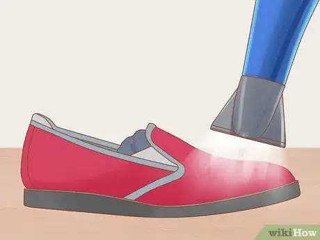 Imagen titulada Make a Shoe Wider Step 2