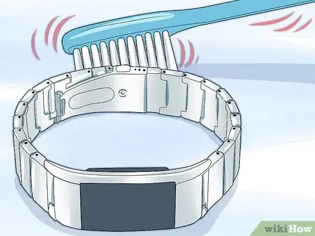 Imagen titulada Clean a Fitbit Band Step 13