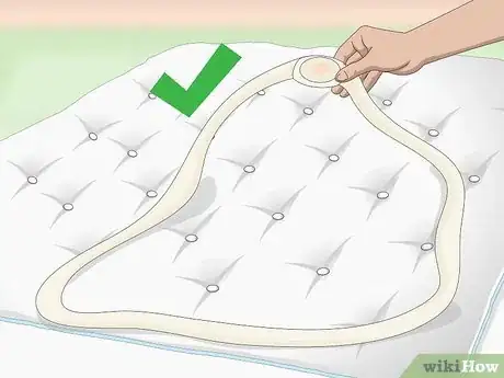 Imagen titulada Prevent Sheets from Slipping Off a Bed Step 1