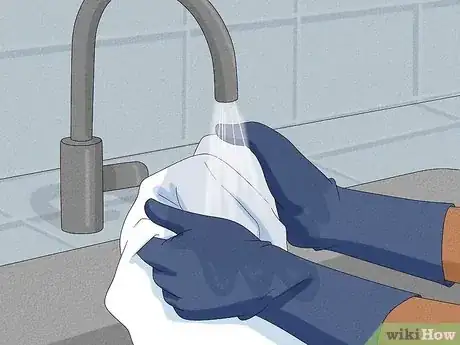Imagen titulada Bleach Your Clothing Step 13