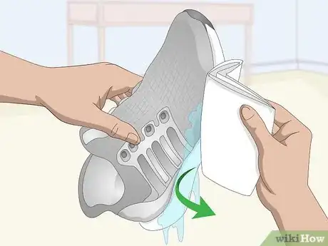 Imagen titulada Clean an Ultra Boost Sole Step 12