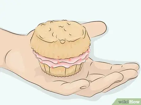 Imagen titulada Eat a Cupcake Step 6