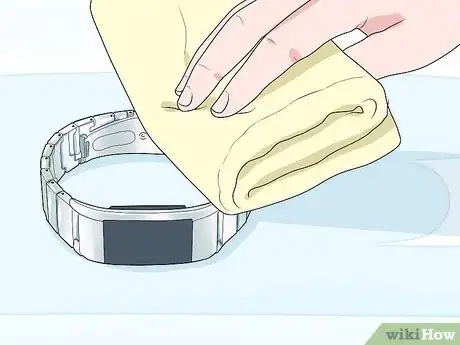 Imagen titulada Clean a Fitbit Band Step 10