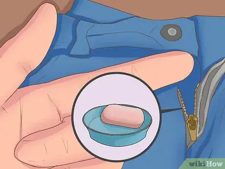 Imagen titulada Loosen a Hard to Close Zipper Step 10