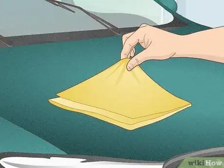 Imagen titulada Clean a Glass Windshield Step 13