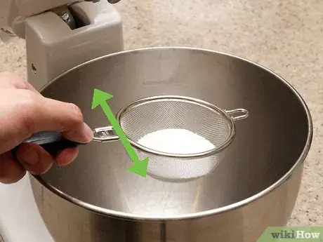 Imagen titulada Sift Flour Step 3