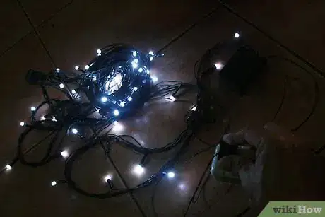 Imagen titulada String Christmas Tree Lights Step 2