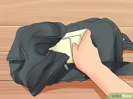 Imagen titulada Pack a Backpack Step 11