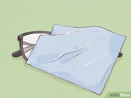 Imagen titulada Fix Bent Glasses Step 2