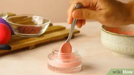 Imagen titulada Make Blush Step 6