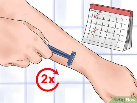Imagen titulada Shave Your Arms Step 10