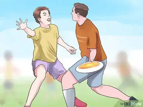 Imagen titulada Play Ultimate Frisbee Step 4