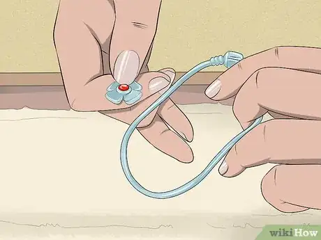 Imagen titulada Open a Pandora Bracelet Step 5