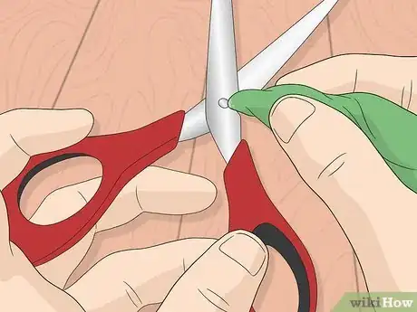 Imagen titulada Clean Adhesive from Scissors Step 9