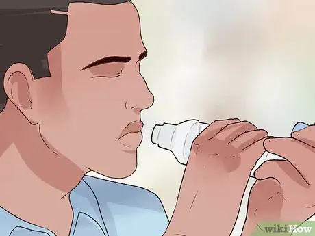 Imagen titulada Use an Asthma Inhaler Step 9