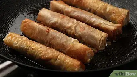 Imagen titulada Fold a Spring Roll Step 11