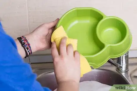 Imagen titulada Clean a Dog's Water or Food Dish Step 5