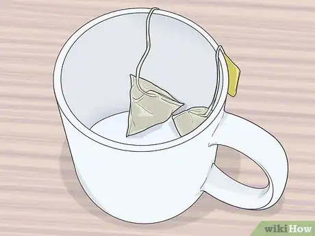 Imagen titulada Age Paper Using Tea Step 1