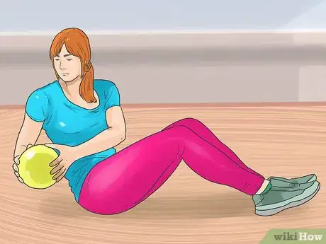 Imagen titulada Build Core Strength Using Medicine Balls Step 1