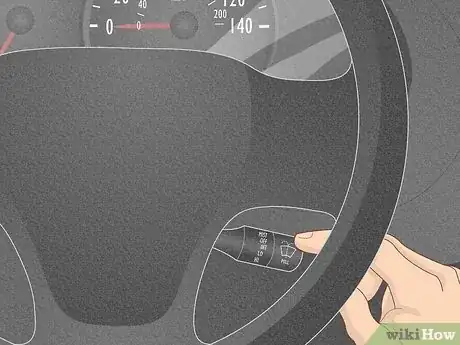 Imagen titulada Clean a Glass Windshield Step 14