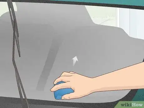 Imagen titulada Clean a Glass Windshield Step 23