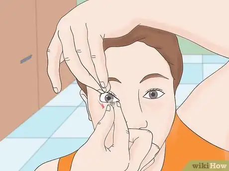 Imagen titulada Open Your Eyes Underwater Without Goggles on and Not Hurt Step 3