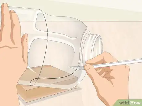 Imagen titulada Cut a Plastic Bottle Step 6