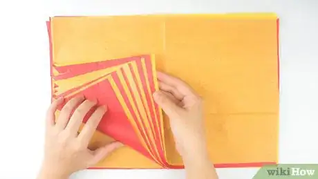 Imagen titulada Make a Tissue Paper Ball Step 1