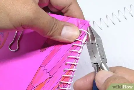 Imagen titulada Make a Spiral‐Bound Book Step 22