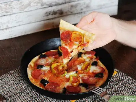 Imagen titulada Eat Pizza Step 10